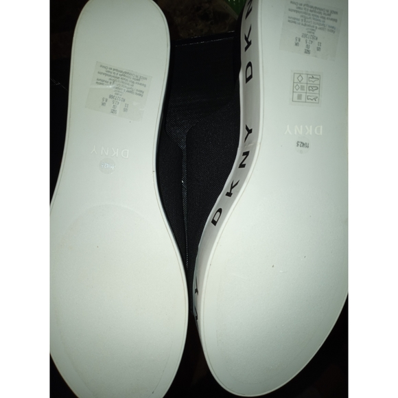 DKNY CARLI SLIDE SANDAL 🆕 - Picture 8 of 10